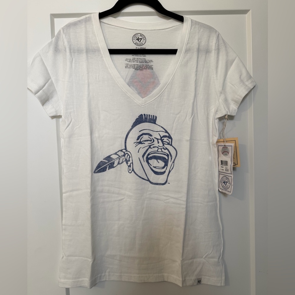 Atlanta Braves Women’s ‘47 Brand White V-Neck Tee with Laughing Native Face